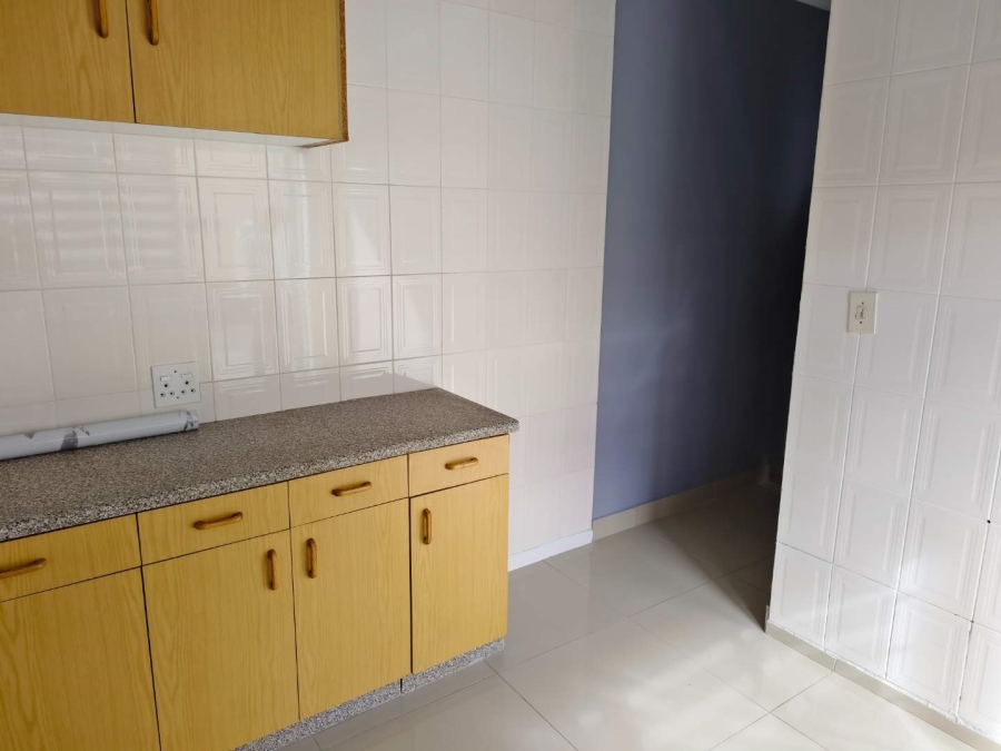 To Let 1 Bedroom Property for Rent in Grassy Park Western Cape